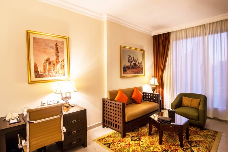 5 MERCURE DUBAI Living Room 007. jpg
