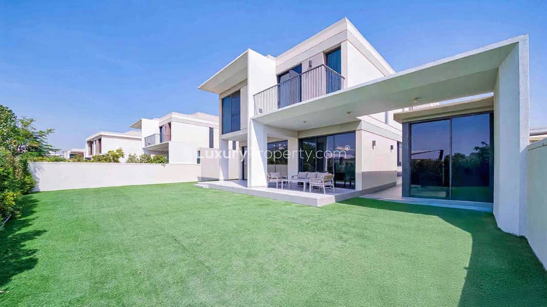 Single Row | Park Backing | Upgraded Villa Single Row | Park Backing | Upgraded Villa