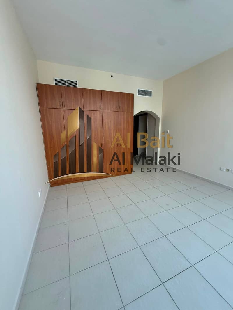 12 c729c291-72bd-43d6-b5ef-cfa148fbe7af. jpg