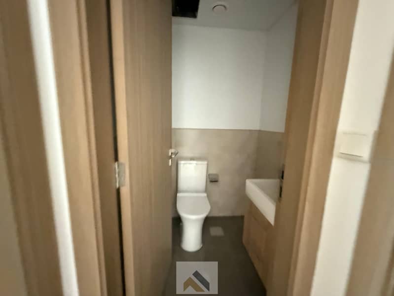 4 Photo (8). jpg
