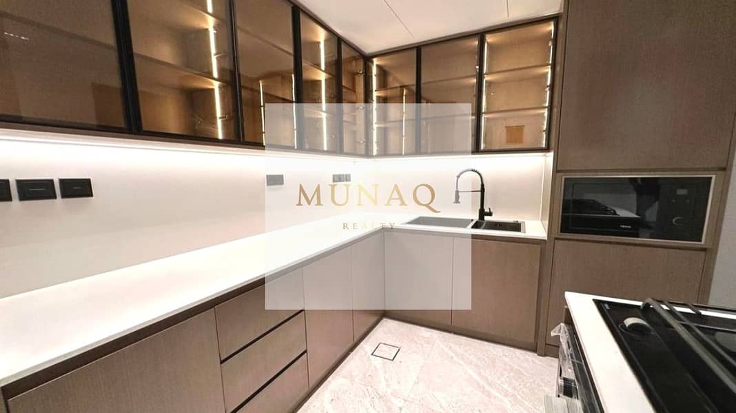 Spacious 4BR+Maid Villa | Modern living - Image 2