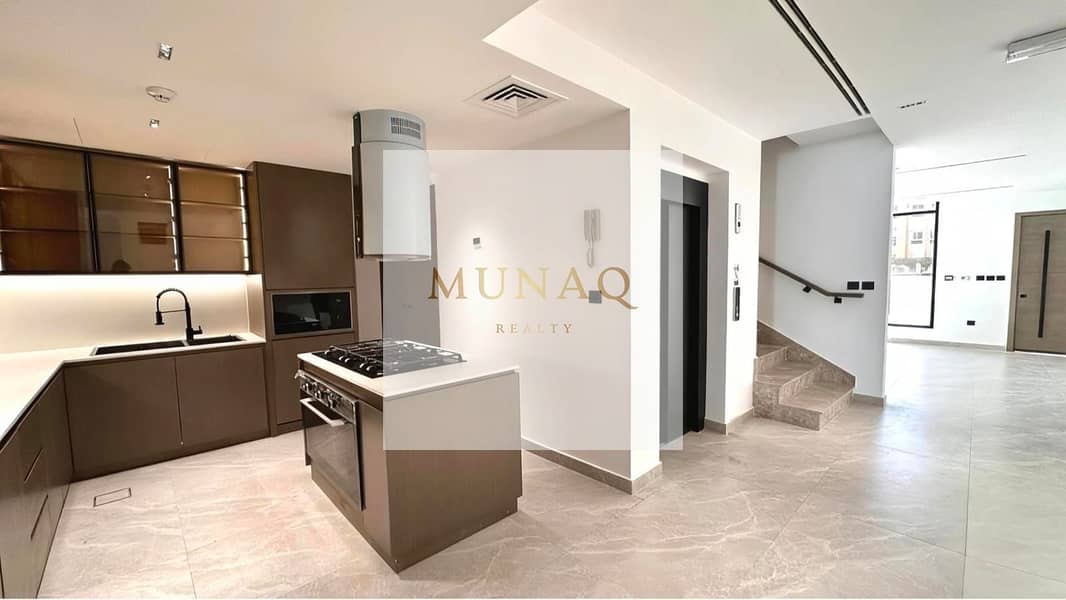 Spacious 4BR+Maid Villa | Modern living - Image 4