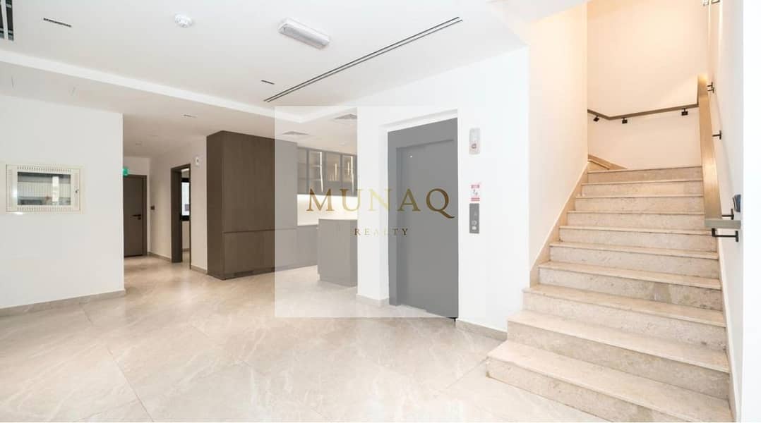 Spacious 4BR+Maid Villa | Modern living - Image 5