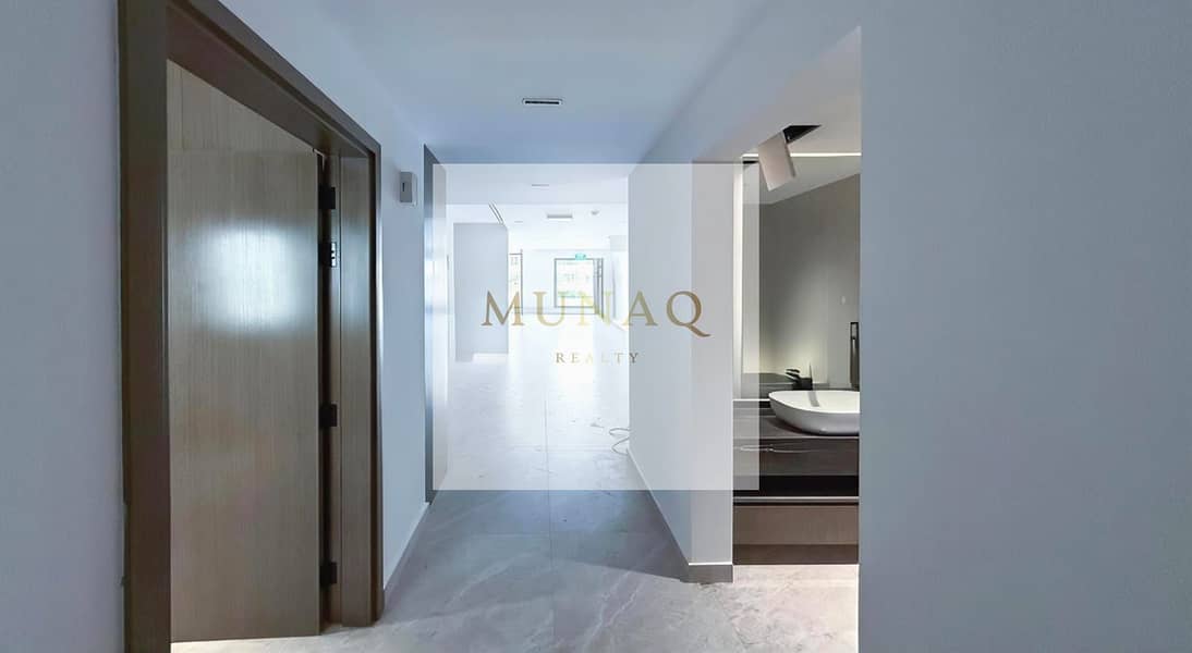 Spacious 4BR+Maid Villa | Modern living - Image 16