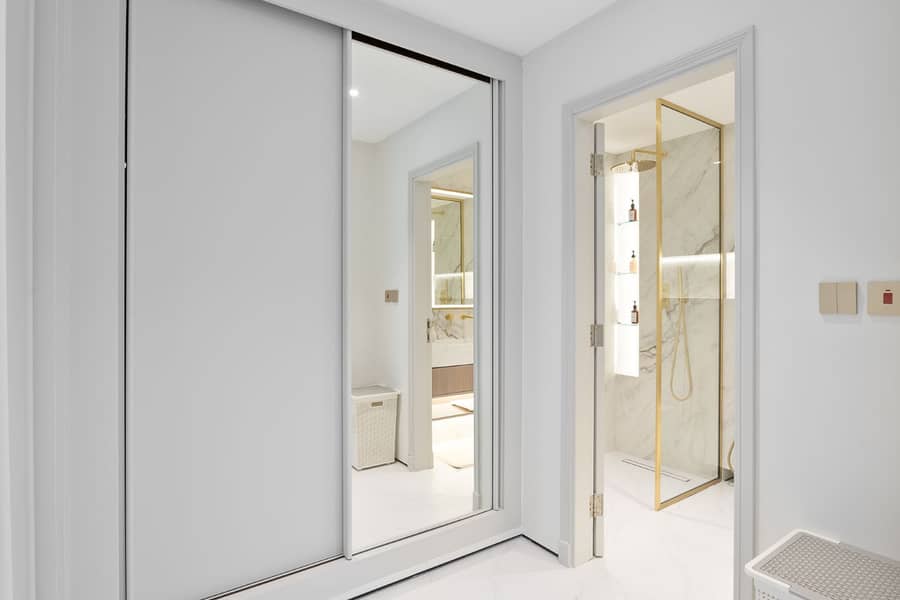 11 insuite bathroom and build in wardrobe . jpg
