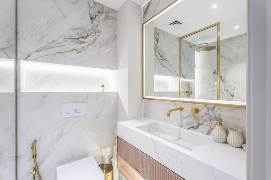 12 Bathroom . jpg