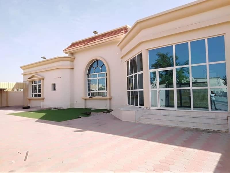 Villa for rent in Al Jurf Ajman A very luxurious villa close to the services and Sheikh Ammar Street  The villa is two floors  Consisting of 5- Master Bedrooms Master board with bulk and decorative decors Hall  Fully equipped kitchen  Maid's room  The vil