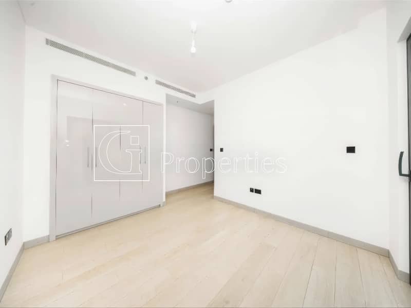 Waterfront 1BR | Stunning Views | Best Deal - Image 8