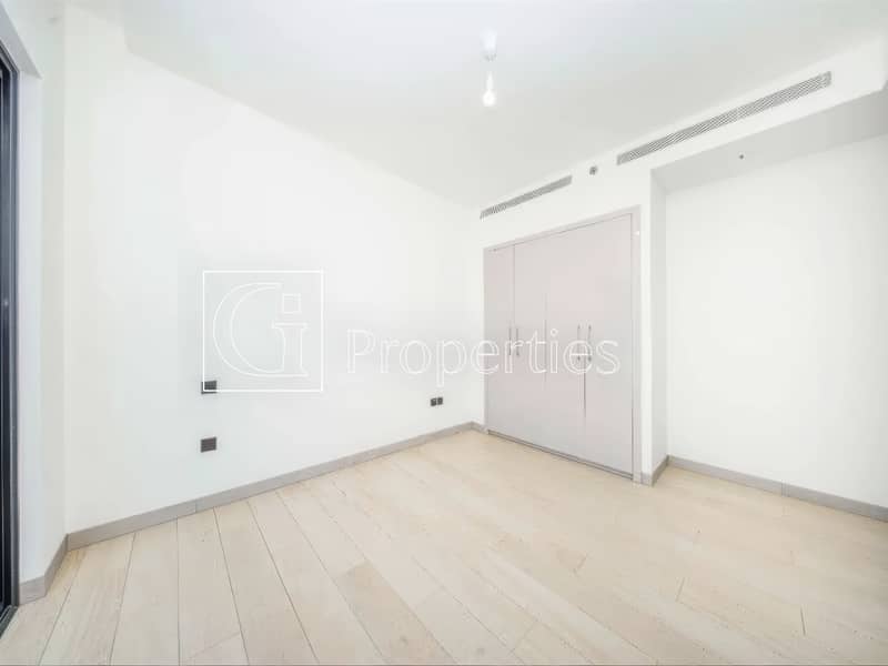 Waterfront 1BR | Stunning Views | Best Deal - Image 12