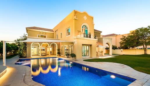 Stunning 6 Bed Villa with Striking Panoramic Views Stunning 6 Bed Villa with Striking Panoramic Views