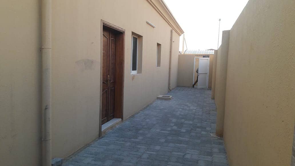 Classic Home, 1 bed room and Hall Private Entrance with Front Big Yard and Big Kitchen at Al Shamkha