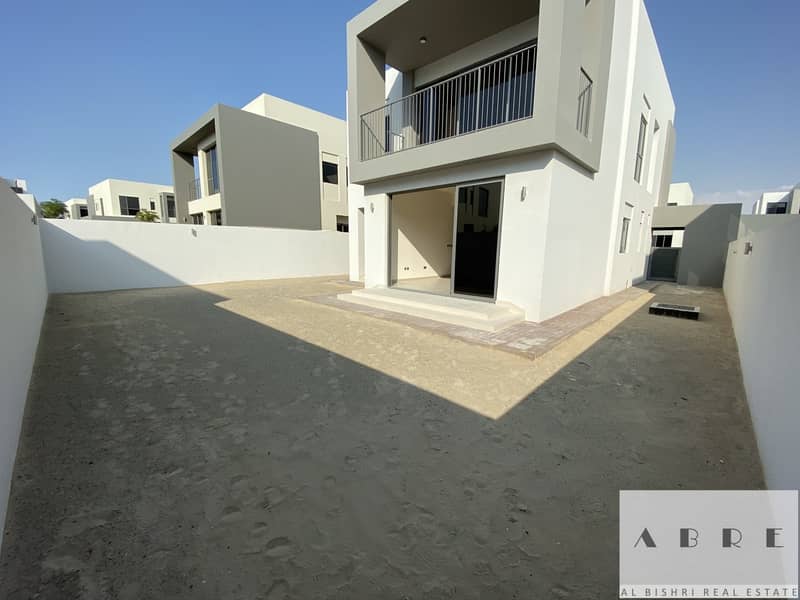 EXCLUSIVE VILLA CLOSE TO THE PARK WITHIN THE COMMUNITY  SIDRA 1