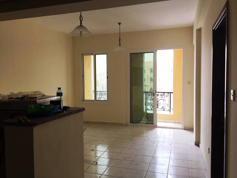 France Cluster 1 Bed Hall With Balcony