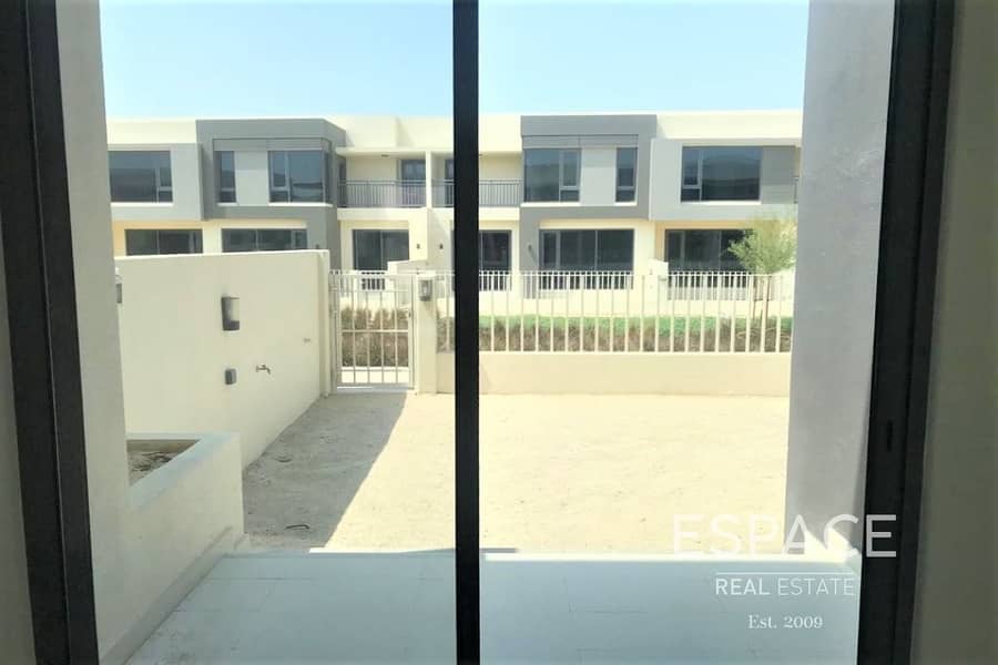 Exclusive | 3 Bed Middle Unit | Single Row