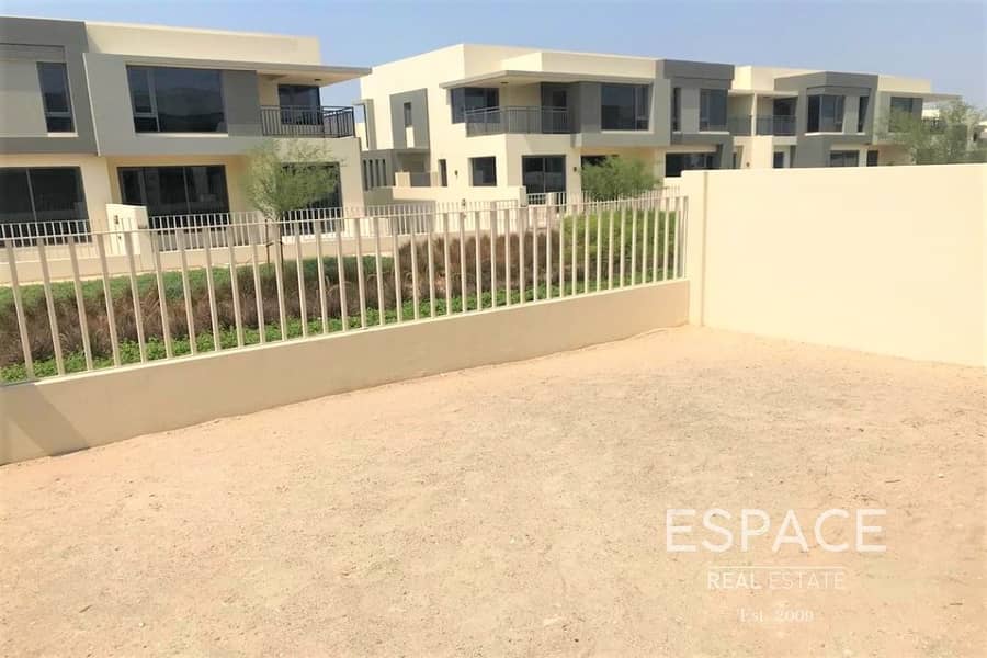 Exclusive |3 bed middle unit| Single Row