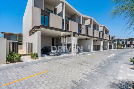 3 Bedroom Townhouse for Rent in Nad Al Sheba, Dubai - G+2 | Large Plot End Unit | Skyline View
