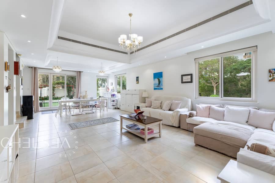 CORNER TOWNHOUSE | MOVE-IN READY | UPGRADED CORNER TOWNHOUSE | MOVE-IN READY | UPGRADED