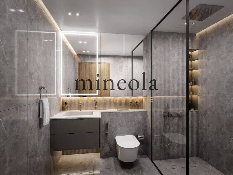 8 Main Bathrooom. jpg