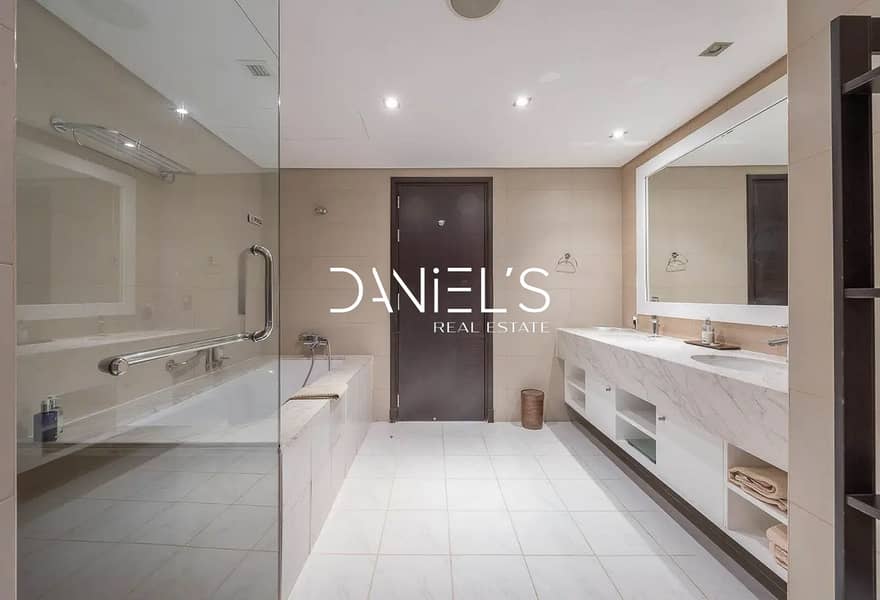 3 15157787-6c9ddo. jpg