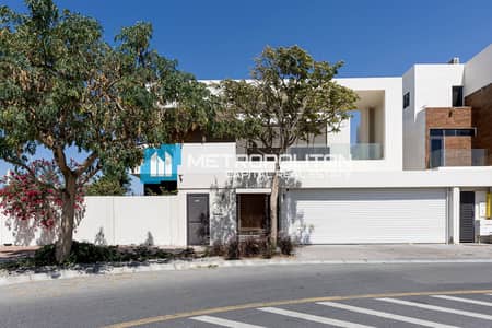 5 Bedroom Villa for Rent in Yas Island, Abu Dhabi - Vacant |Single Row |Corner 5BR |Landscaped Garden
