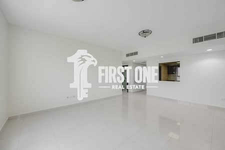 2 Bedroom Flat for Rent in Al Reem Island, Abu Dhabi - Living room3. jpg 2 Bedroom Flat for Rent in Al Reem Island, Abu Dhabi - Living room3. jpg