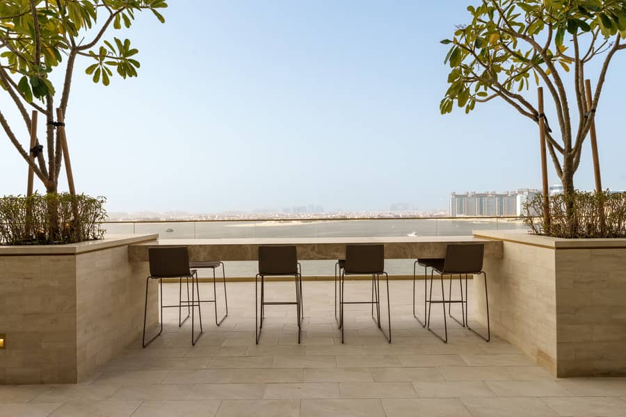 23 Swimming pool area-BBQ. JPG