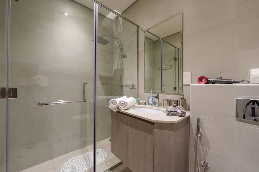 16 38. Bedroom 1-Bathroom 1. jpg