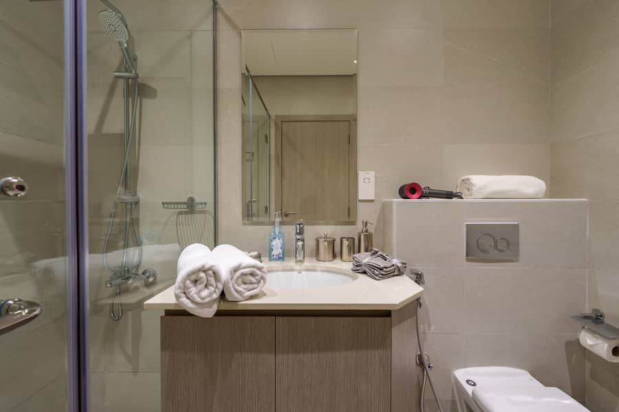 17 39. Bedroom 1-Bathroom 1. jpg
