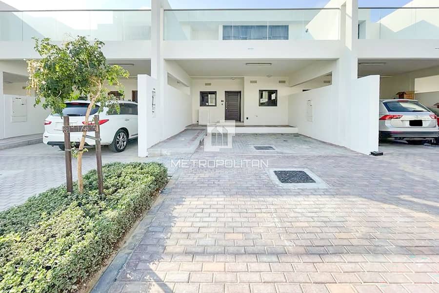 R2M14 | Near Pool | 3+Maid | Closed Kitchen R2M14 | Near Pool | 3+Maid | Closed Kitchen