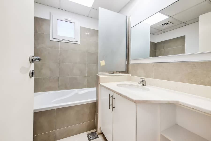 14 17_Ensuite%202-0. jpg