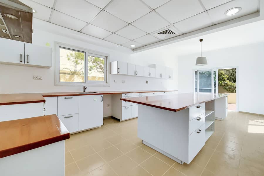 19 5_Kitchen-0. jpg