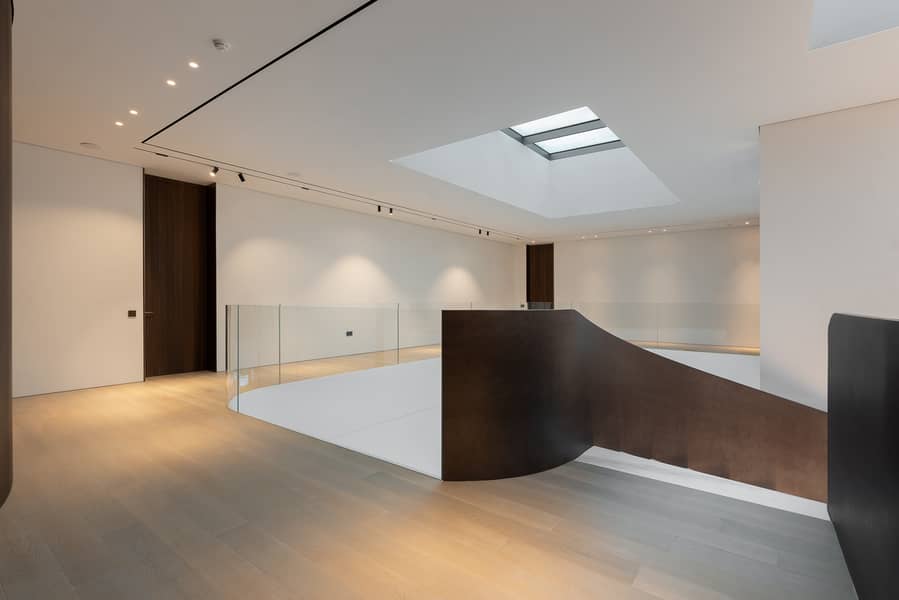 20 UAE-S-60072 DSC04430-Edit. jpg