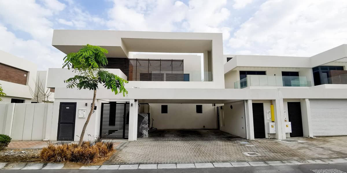 Amazing Corner Villa with a garden View