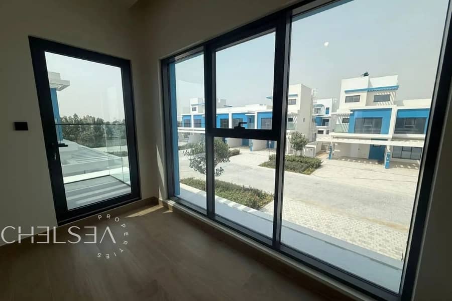 CORNER END UNIT | SPACIOUS | READY TO MOVE SOON CORNER END UNIT | SPACIOUS | READY TO MOVE SOON