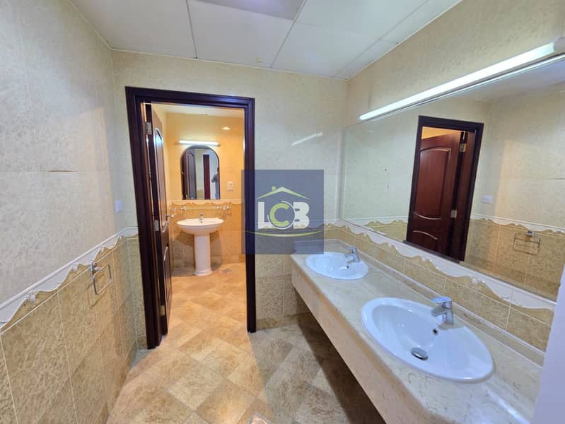 6 8e8bf21d-48c6-4cf6-bed9-d4bbbd0b5dfa. jpg