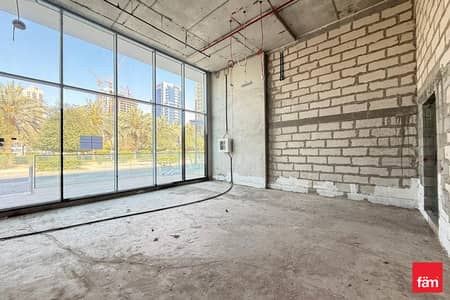 Shop for Rent in Jumeirah Village Circle (JVC), Dubai - Shell & Core Ready To Move Multiple Cheques Park Shop for Rent in Jumeirah Village Circle (JVC), Dubai - Shell & Core Ready To Move Multiple Cheques Park