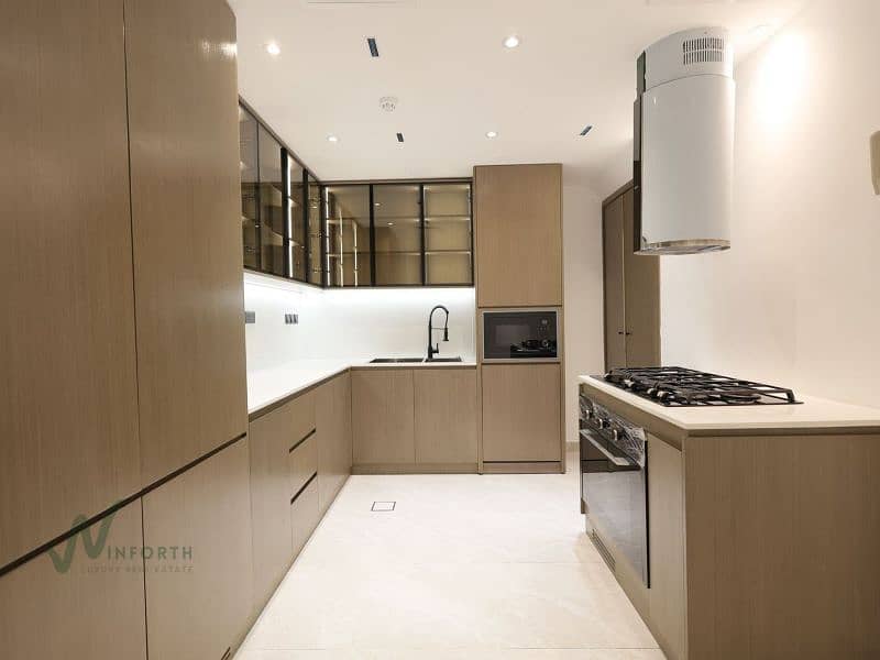 High End Upgrades Elevator | Large Corner Plot | Ready - Image 5
