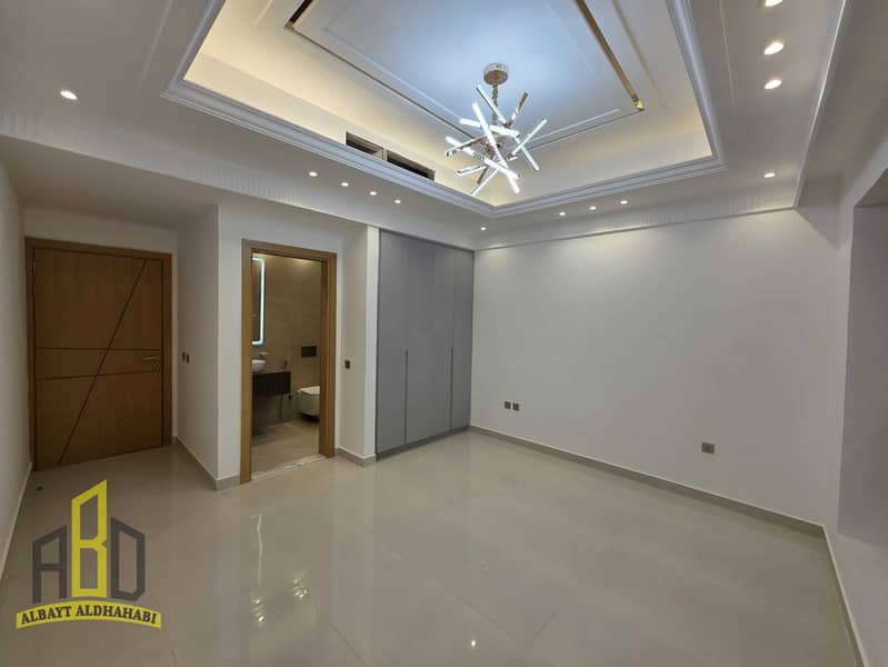 28 d7ecdb19-4c82-4c7e-9eae-a83bd10ebed9. jpg