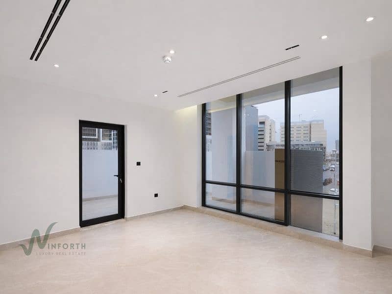 High End Upgrades Elevator | Large Corner Plot | Ready - Image 13