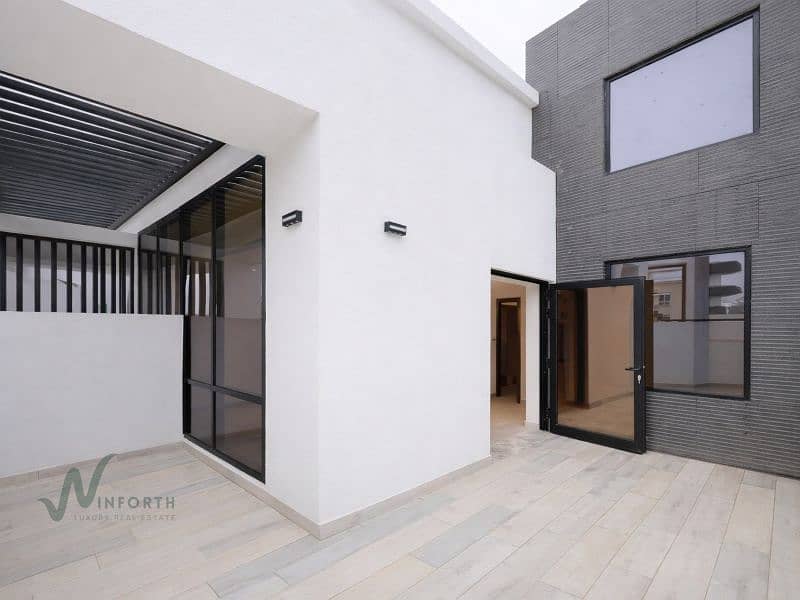 High End Upgrades Elevator | Large Corner Plot | Ready - Image 15