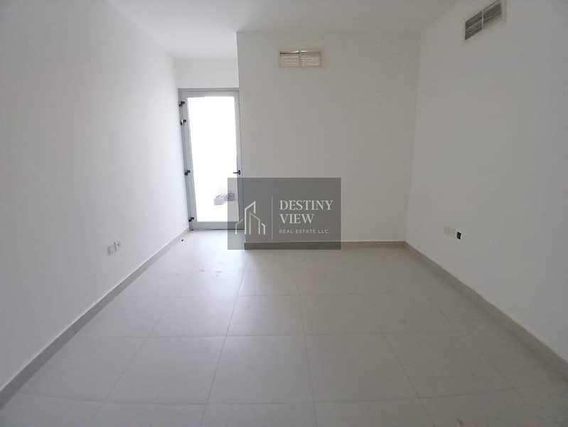 9 dac0a275-5105-45db-9899-f12e26922cb6. jpg