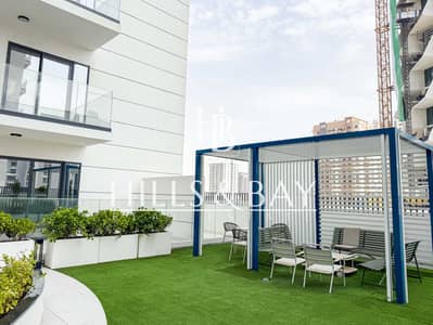 1 habitación Apartamento para en Venta en Jumeirah Village Circle (JVC), Dubai - Apartamento en Jumeirah Village Circle (JVC)，JVC District 17，The East Crest, 1 dormitorio, 879999 AED - 15333544