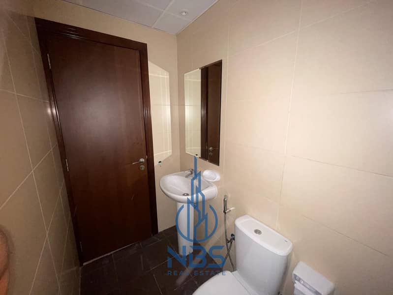 9 c81ed5a1-3f65-4dd9-b1a7-aa94bb2a9eb2. jpg