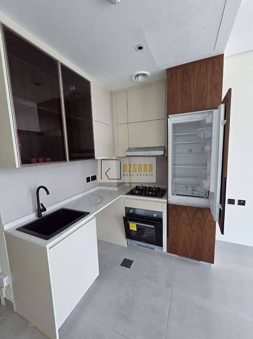 Studio | Brand New | Next to Metro | Modern - Image 14