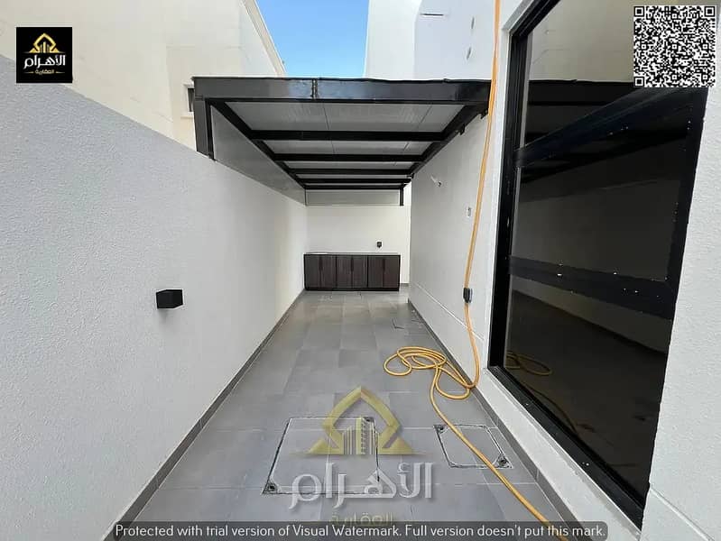 29 841136315-1066x800. webp