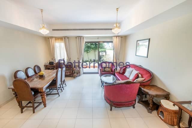 3 Bedrooms Villa in  Reem