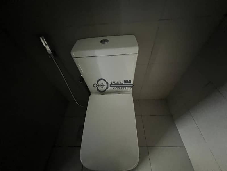 10 ab26fadc-23db-4e45-a521-509a766a8cb7. jpg
