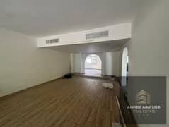 اجمل فيلا اربع غرف وصاله بالشارقه مع مجلس وصاله غرفه خادمه خزائن بالحائط حديقه خارجيه باركن طابقين موقع مميز جدا مساحه كبيره
