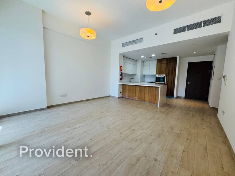 Luxury Living | Pool View | Ready to Move Luxury Living | Pool View | Ready to Move