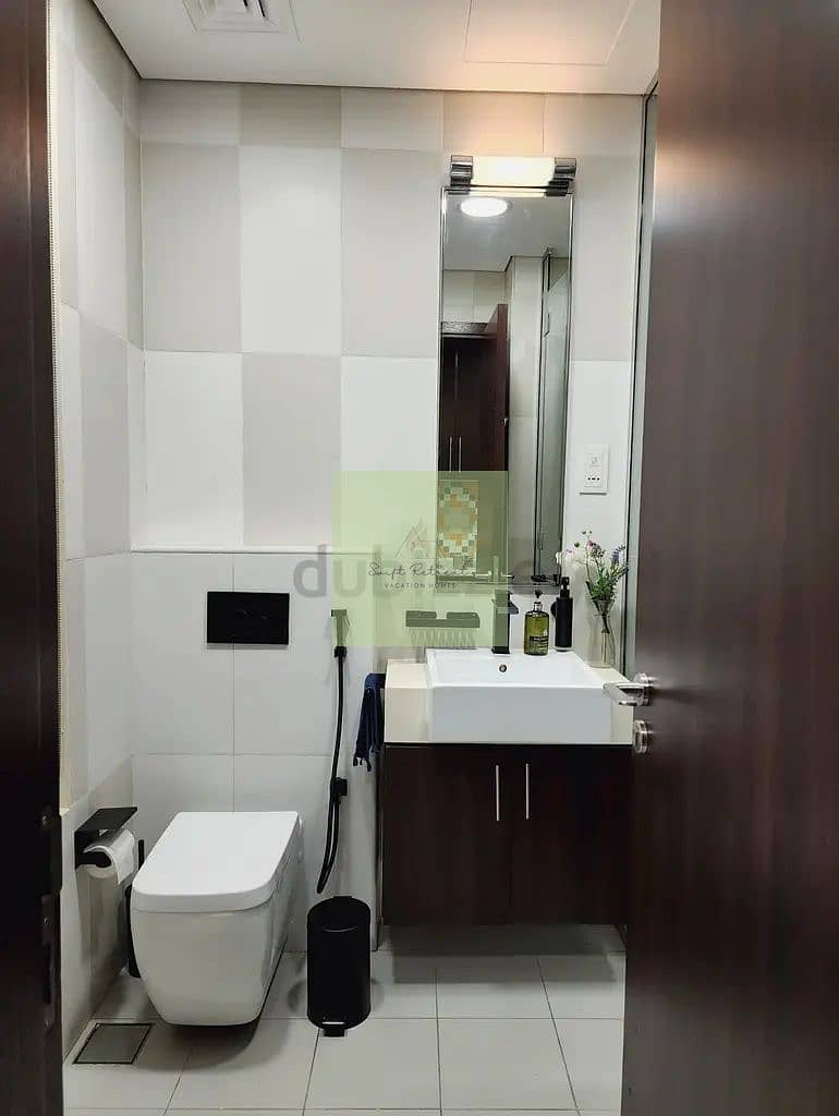 SPACIOUS and luxury beach front studio apartment is fully-equipped.